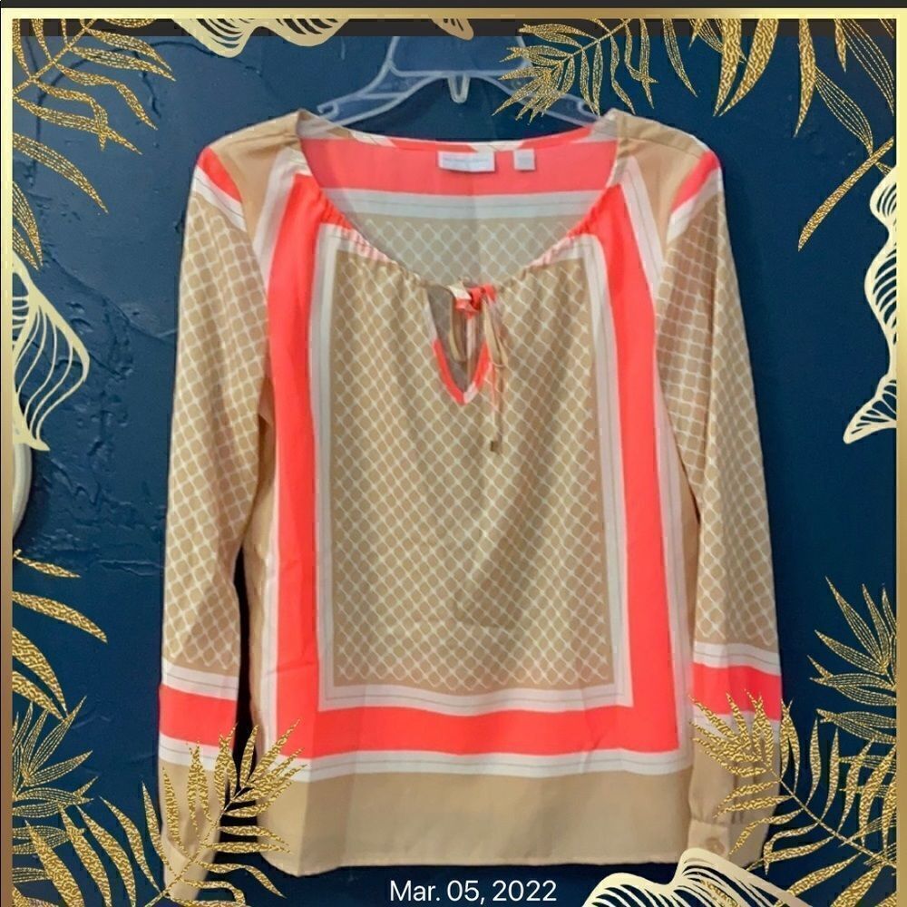 🎁🎁NEW YORK & COMPANY WITH A BEAUTIFUL DESIGN COLORS ARE TAN,PINK AND WHITE.